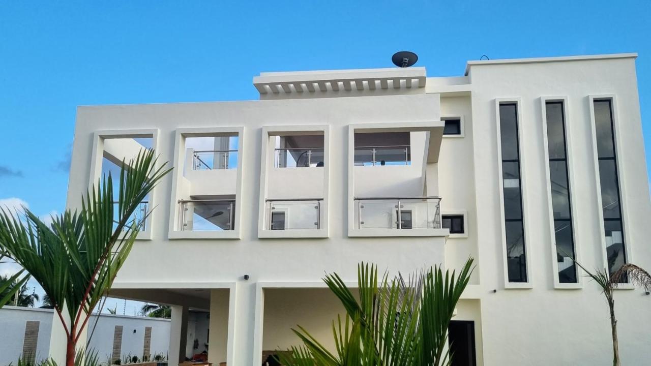Villa Bolati, Avec Piscine, Jacuzzi, Jardin Et Vue Bonoua Exterior photo